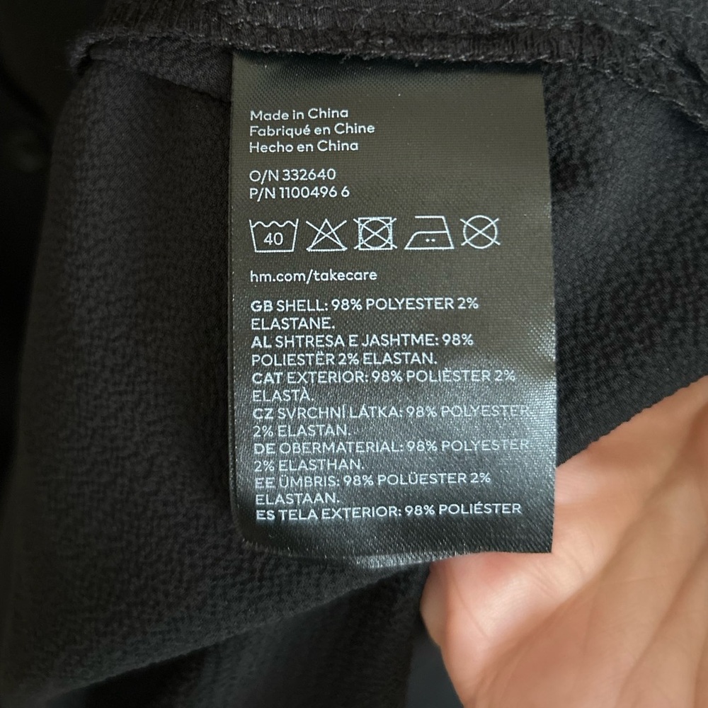 ❤️ 3/$15❤️
H&M crepe ankle length dress - Picture 14 of 14